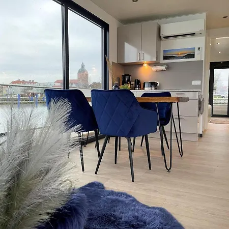 Hausboot Floating House In * Ribnitz-Damgarten