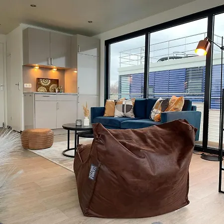 Hausboot Floating House In